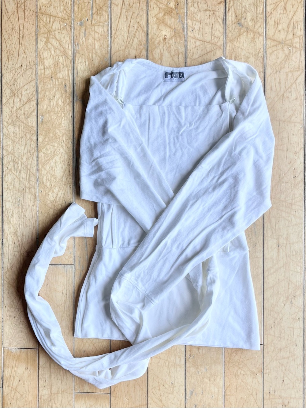 VIJA Design White Kangaroo Babywearing Maternity Wrap Top Size Small